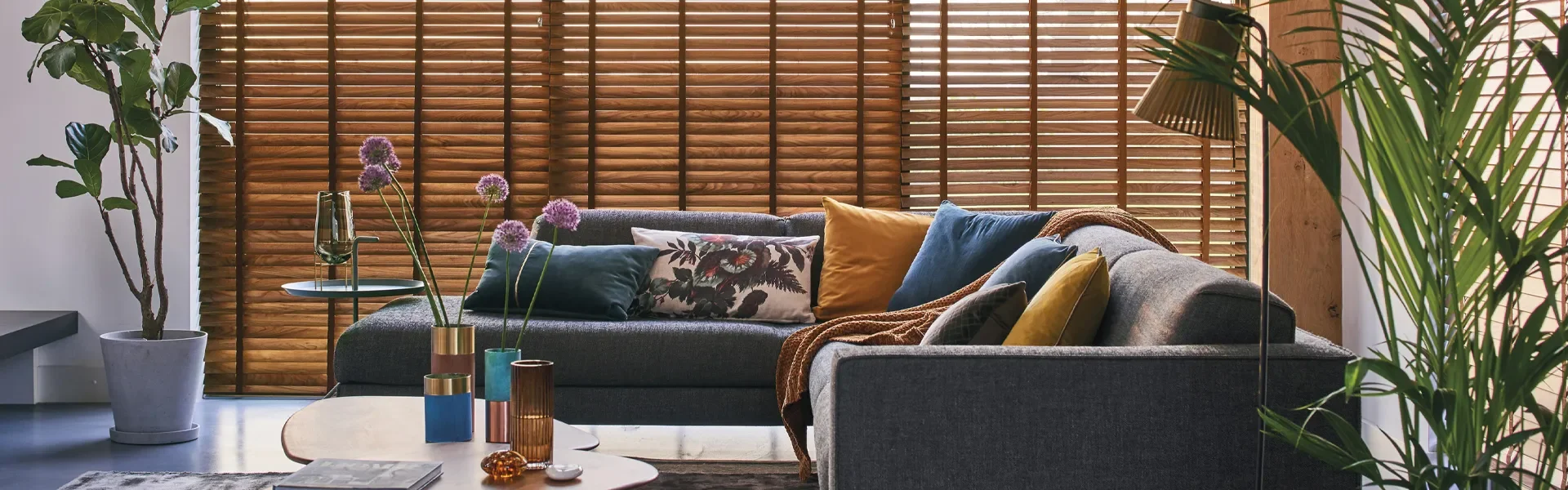 raamdecoratie_houten-jaloezien_sfeer1920 raamdecoratie_houten-jaloezien_sfeer1920