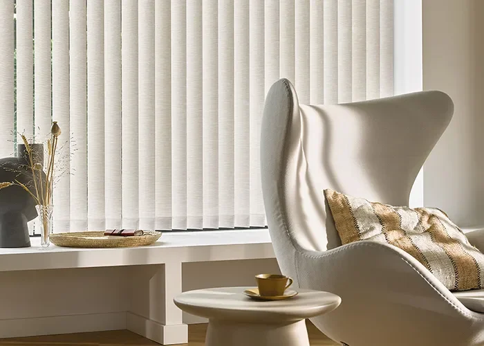 raamdecoratie_verticale-jaloezien_sfeer700_2 raamdecoratie_verticale-jaloezien_sfeer700_2